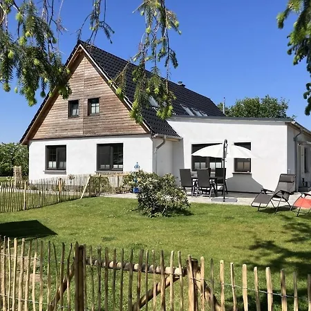 With 1 Bedroom Tremt